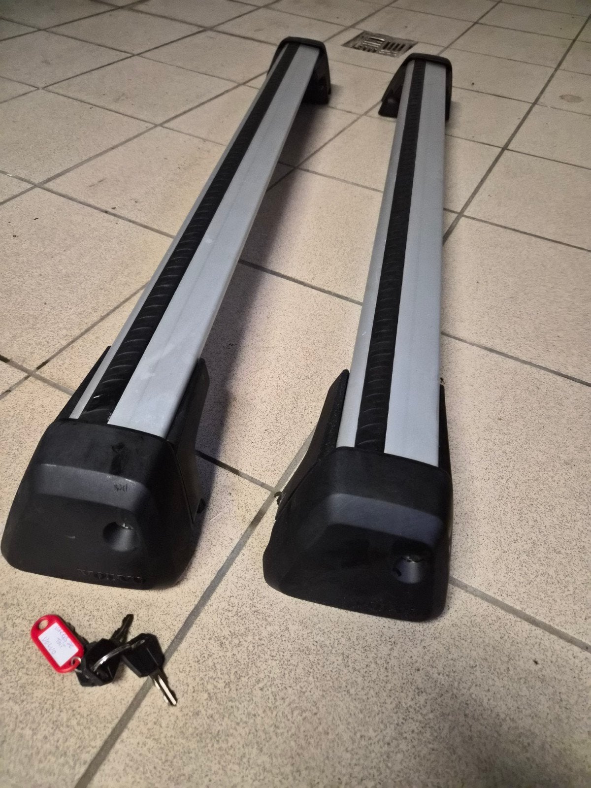 barres de toit VOLVO pour V90 et V90CC, Autos : Divers, Enlèvement, Utilisé