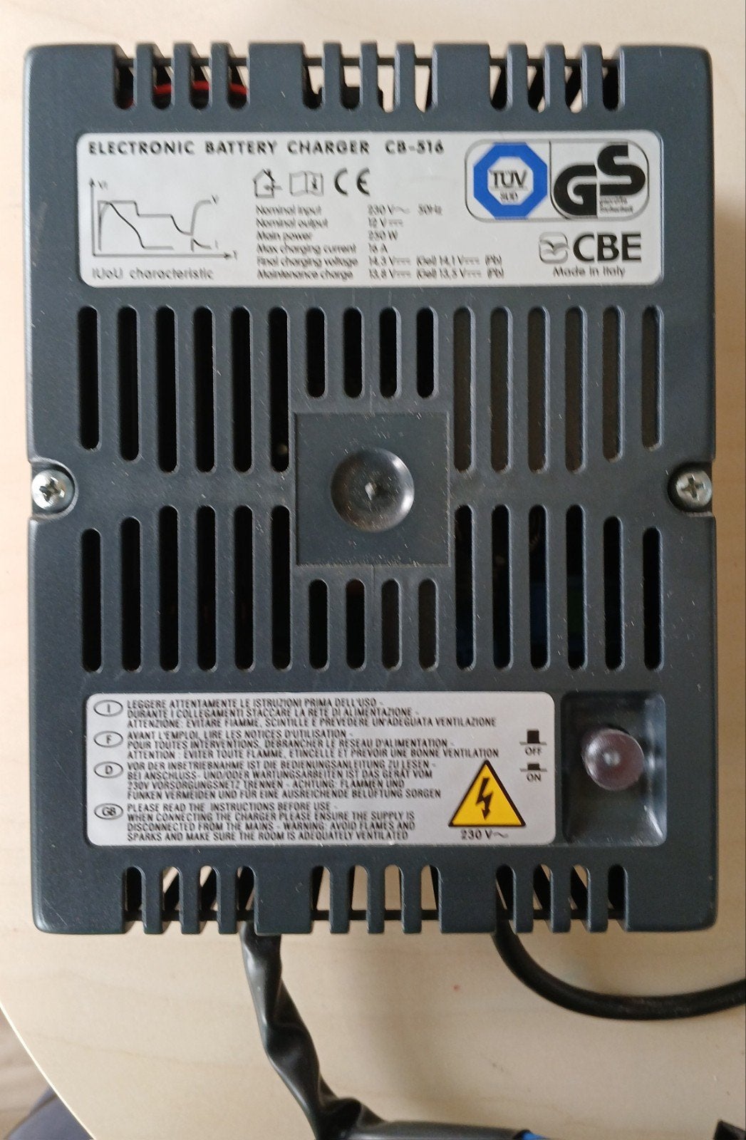 Chargeur de batterie 12 volts Elektronic CB-516 pour batteri, Caravanes & Camping, Enlèvement, Utilisé