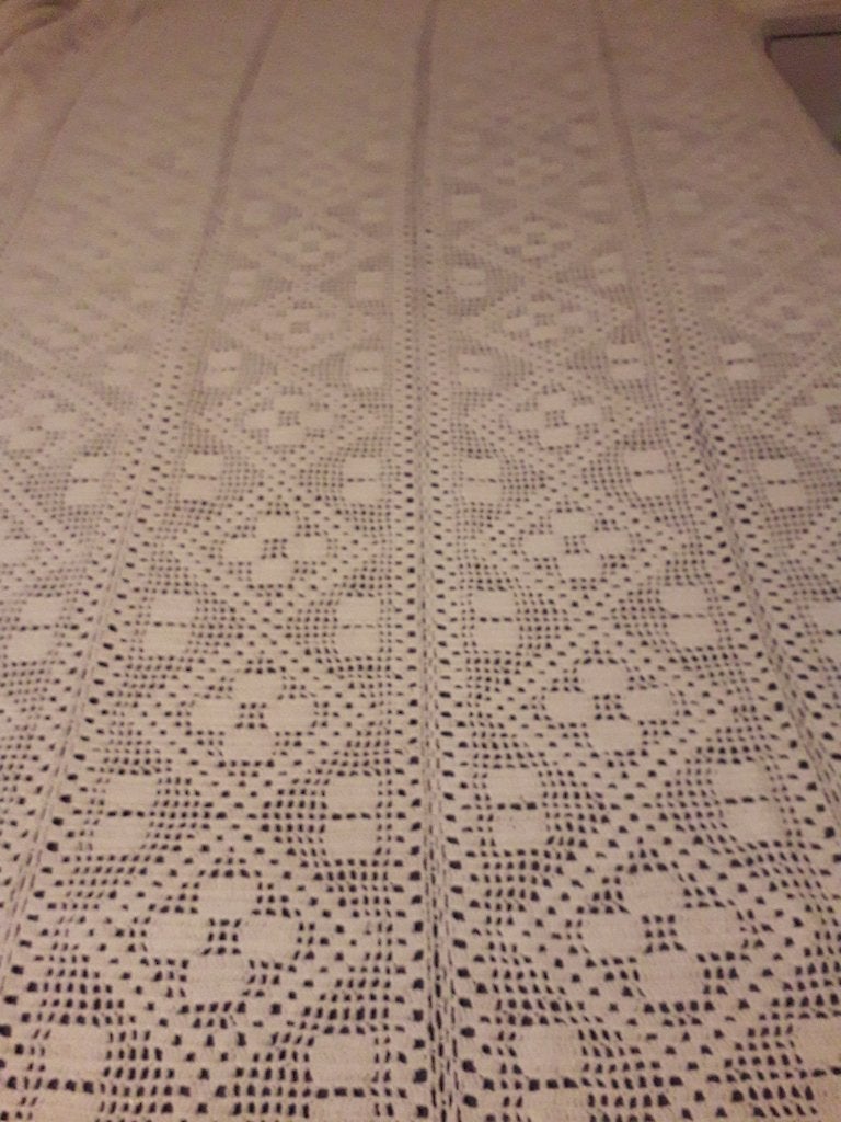 mooie tafeldoek, Huis en Inrichting, Ophalen of Verzenden, Zo goed als nieuw, Wol, Gehaakt