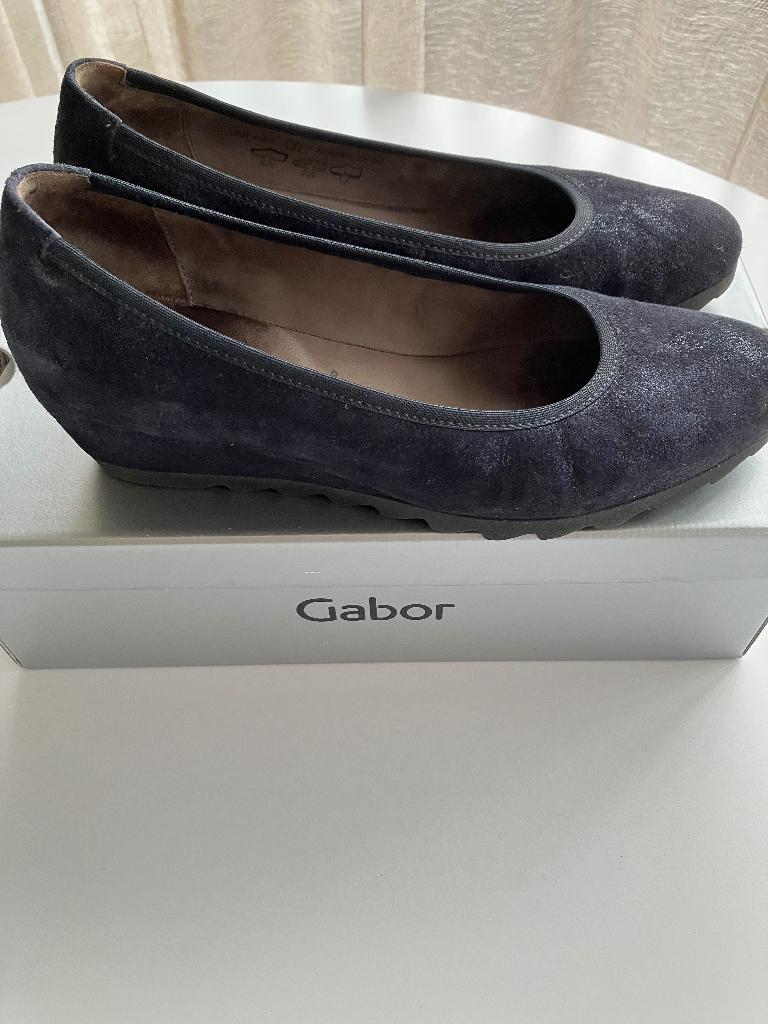 Pump met sleehak Gabor 38 donkerblauw, Vêtements | Femmes, Chaussures, Enlèvement ou Envoi, Gabor, Comme neuf, Chaussures de danse