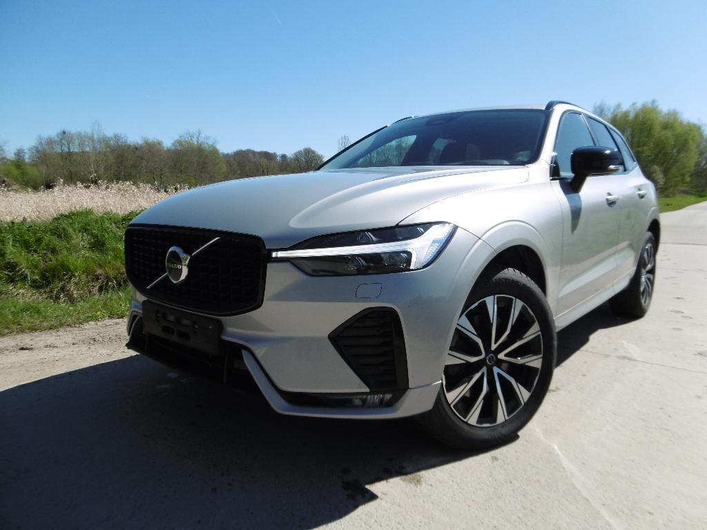VOLVO XC60 DARK edition HYBRID 2022  netto: 26 360 eu, Autos, Volvo, Cuir, Argent ou Gris, Euro 6, Entreprise