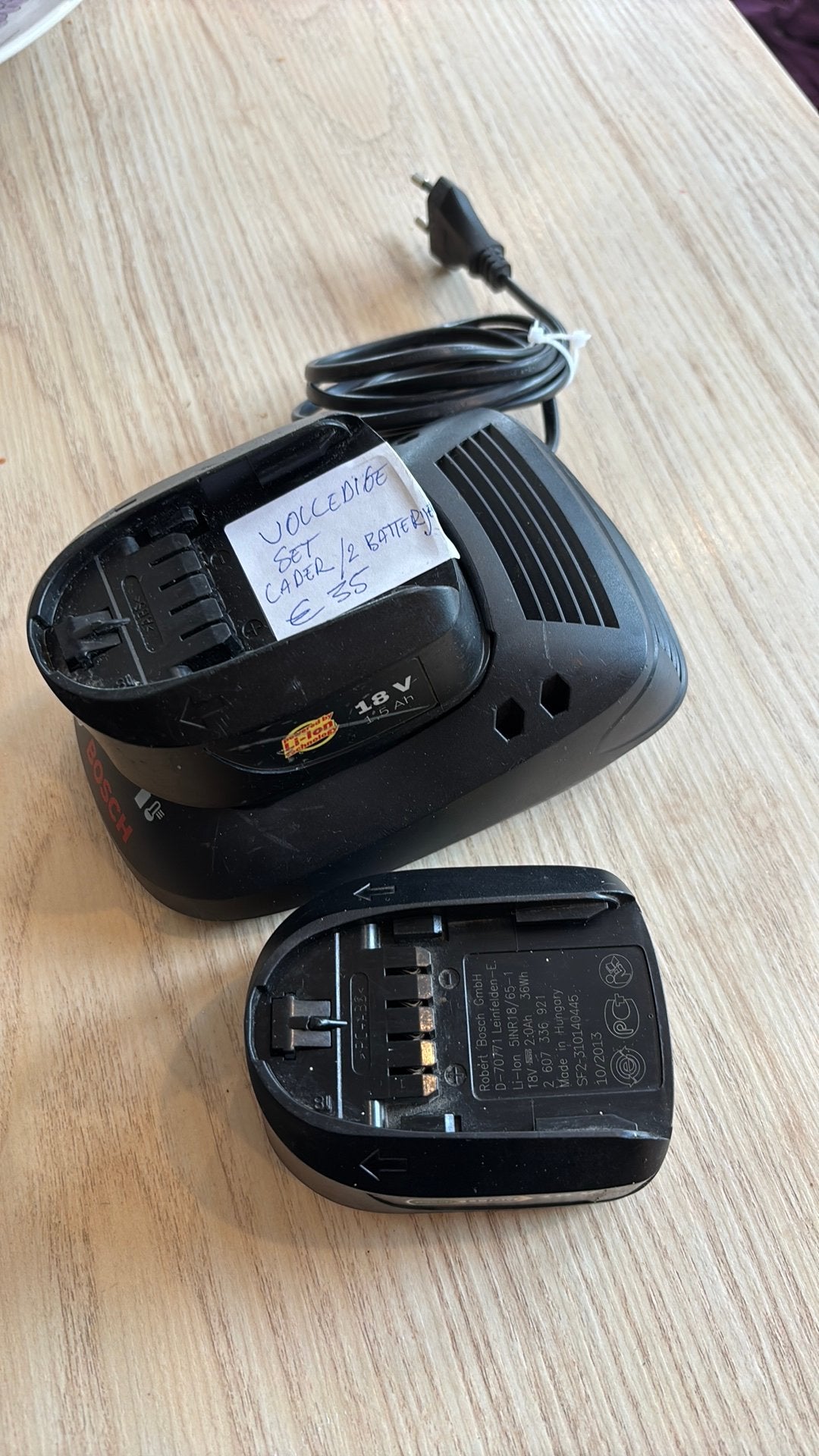 Bosch 18V Accuset: Oplader + 2x Accu (1,5 Ah & 2,0 Ah), Ophalen of Verzenden, Zo goed als nieuw
