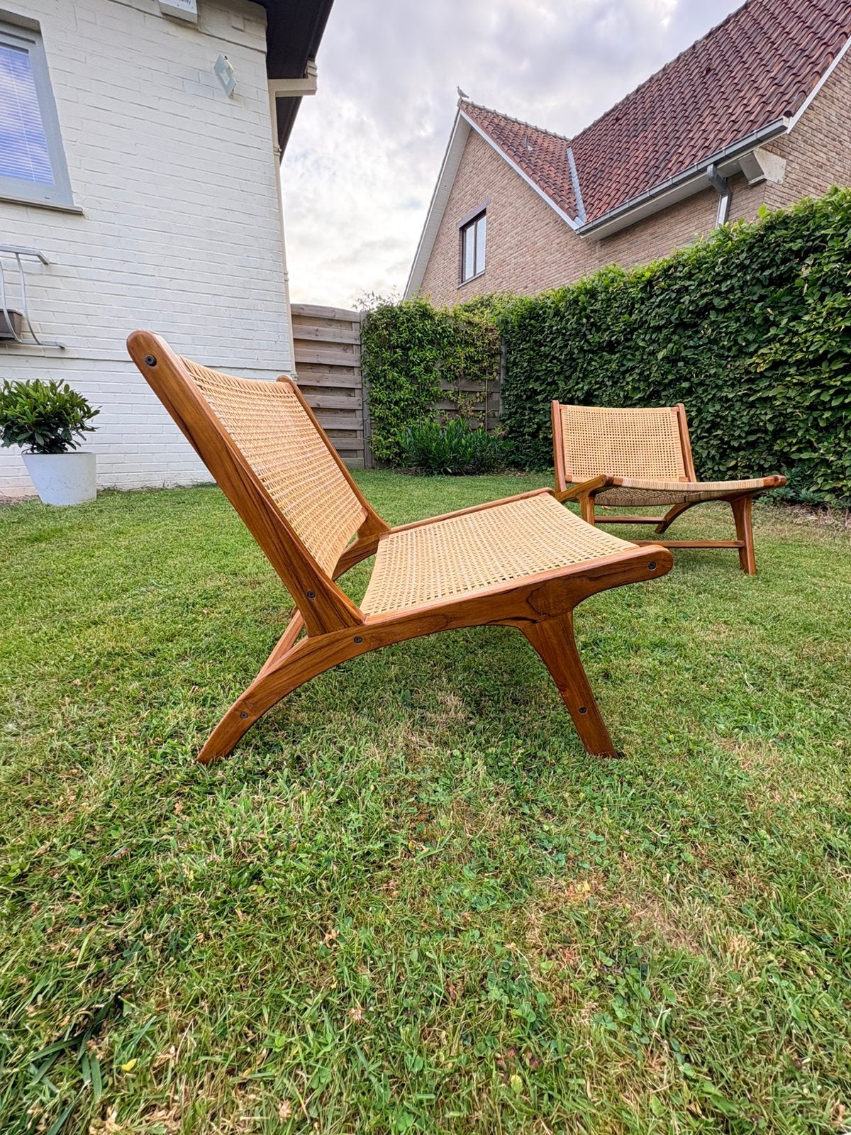 Paire de fauteuils lounge en bois massif & cannage, Jardin & Terrasse, Chaises longues, Comme neuf, Bois, Enlèvement
