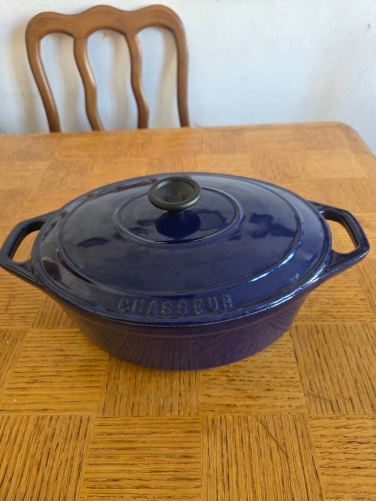cocotte en fonte chasseur bleu, Huis en Inrichting, Keuken | Potten en Pannen, Ophalen, Gietijzer