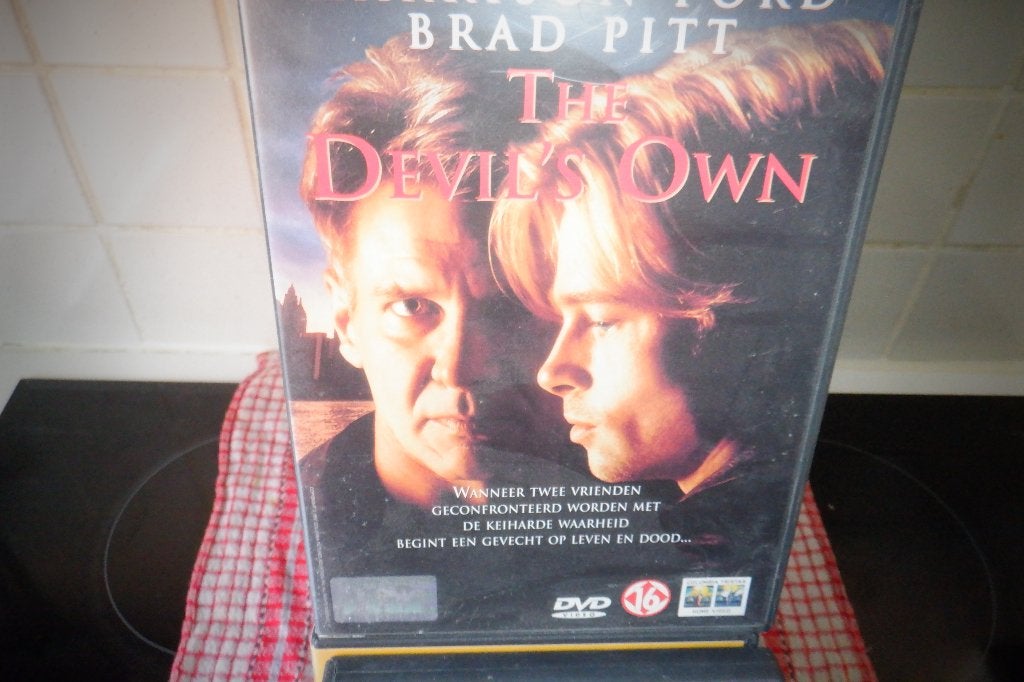 DVD The Devill's Own (Harrison Ford & Brad Pitt), CD & DVD, DVD | Thrillers & Policiers, Comme neuf, Thriller d'action, Suppléments