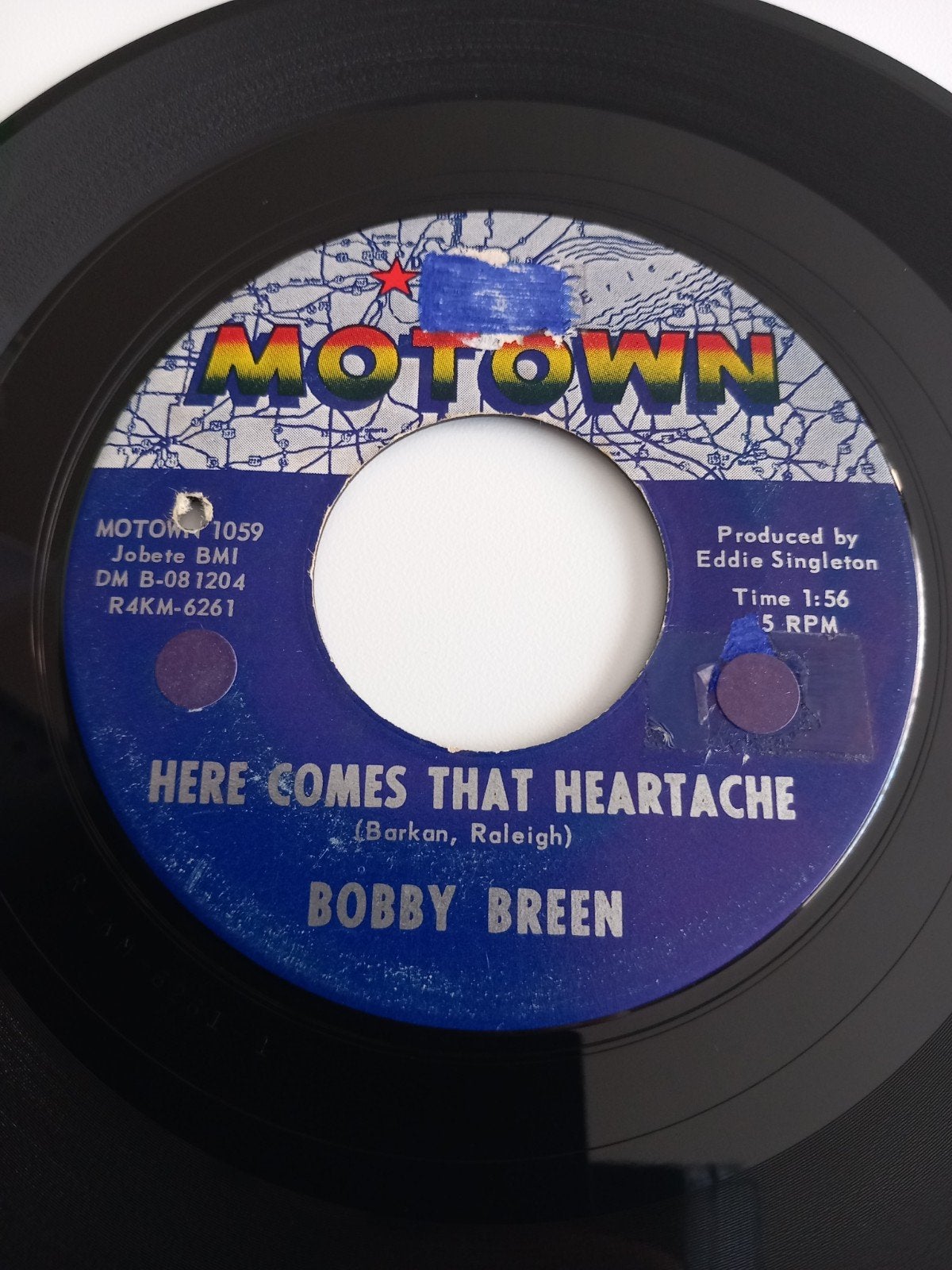 BOBBY BREEN. HERE COMES THAT HEARTACHE. POPCORN USA 45T, Enlèvement ou Envoi