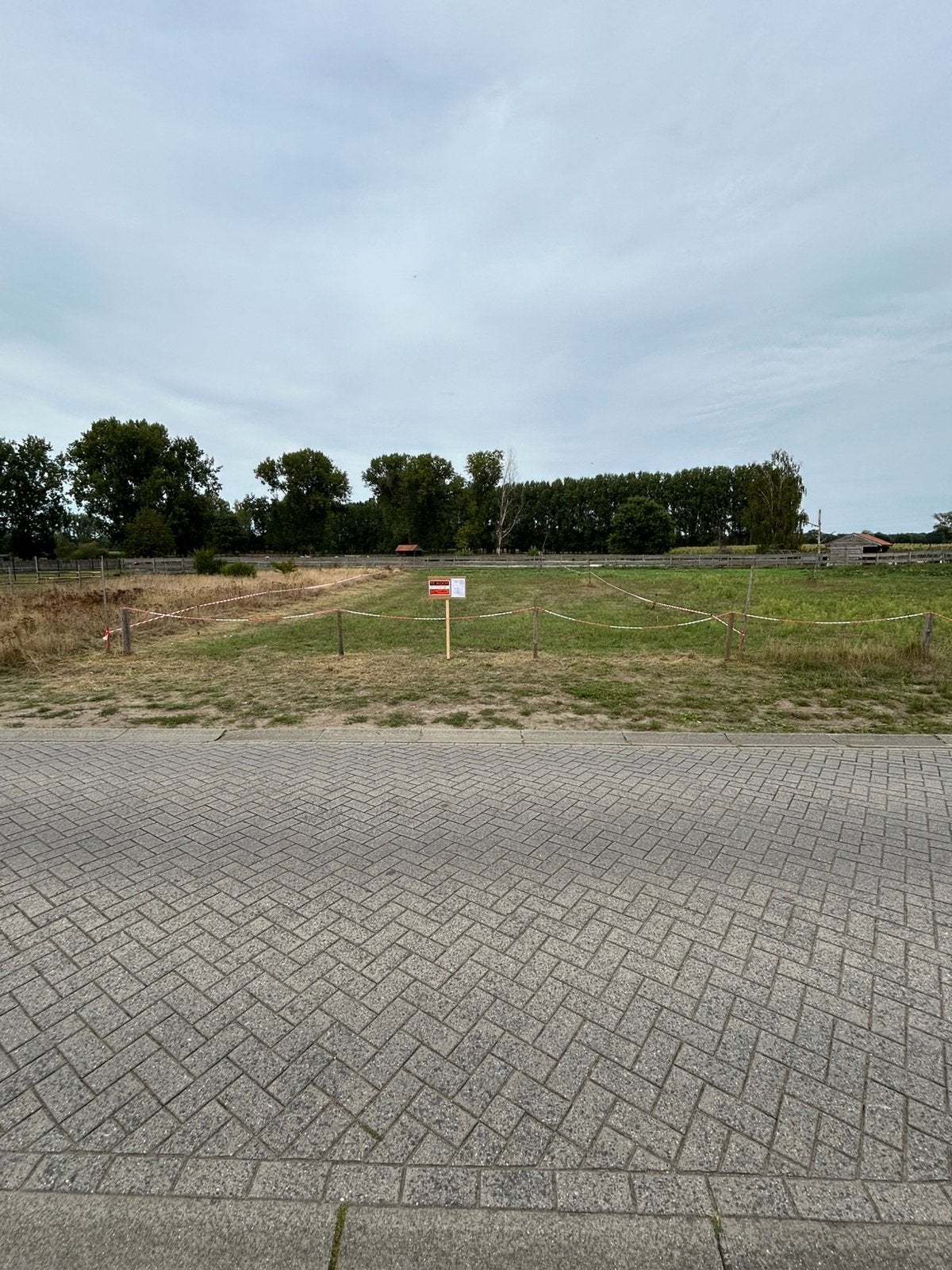 Bouwgrond 604m2 in Lille, Immo