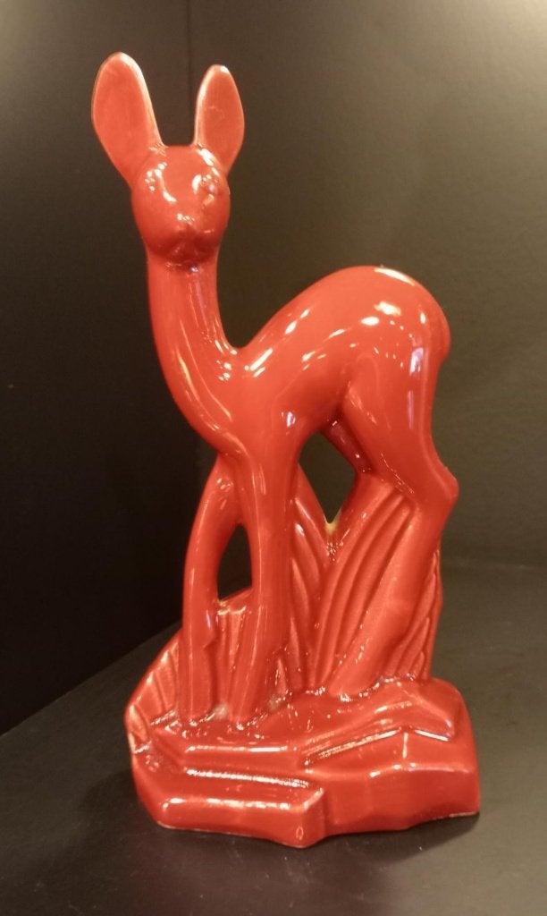 Vintage Bambi in rood geglazuurde keramiek., Antiek en Kunst, Ophalen of Verzenden
