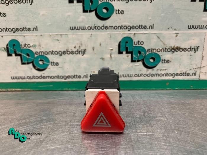 Paniekverlichtings Schakelaar van een Skoda Fabia (Fabia 00-, Gebruikt, -, -, Ophalen of Verzenden