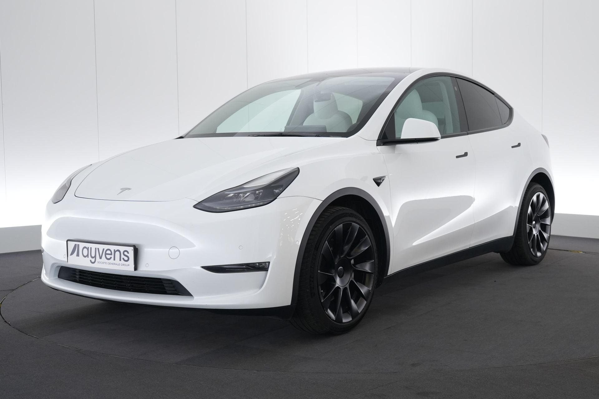 (2BJX180) TESLA MODEL Y, Autos, Tesla, Cuir, Achat, Entreprise, Carnet d'entretien