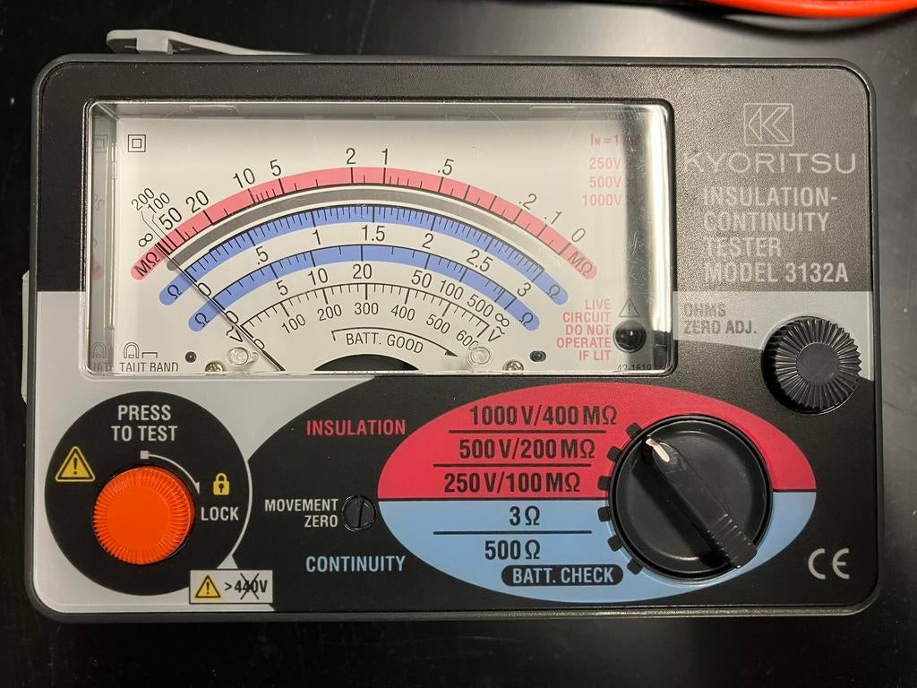 Verliesstroommeter / megger, Doe-het-zelf en Bouw, Meetapparatuur, Ophalen, Zo goed als nieuw, Elektriciteit