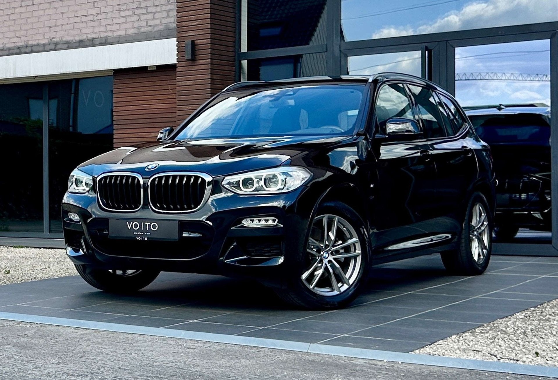 BMW X3 2.0i xDrive M-PACK/NAVI/CRUISE/AMBILIGHT/Hi-Fi/LED, Auto's, Automaat, Gebruikt, 4 cilinders, Zwart