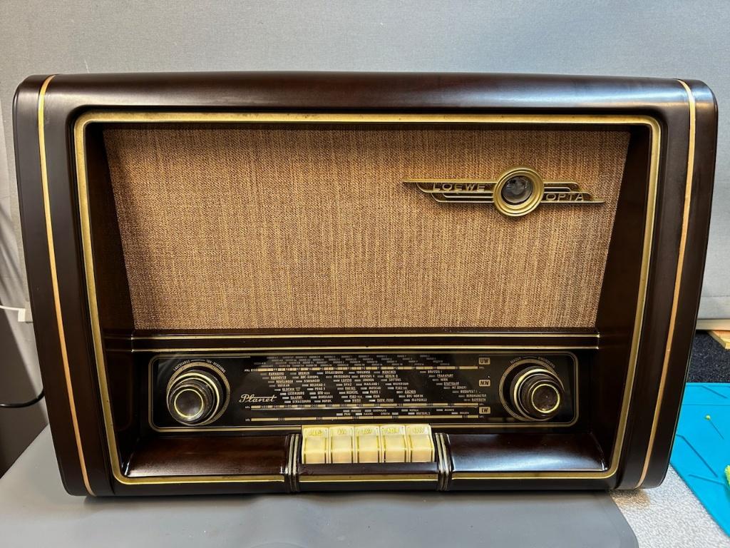 RADIO LOEWE PLANET 556W, Audio, Tv en Foto, Ophalen, Radio