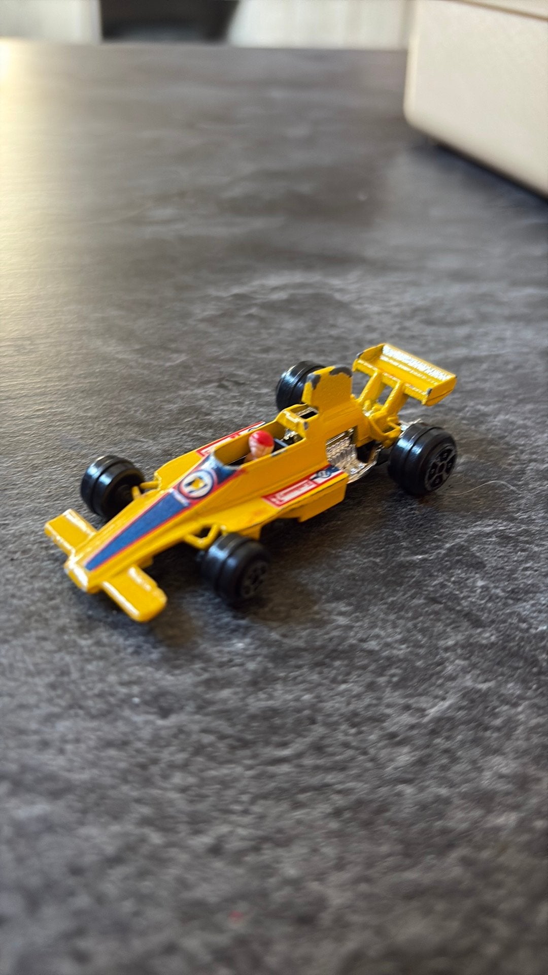 Vintage Yatming Lola T-370 Formule 1 "Embassy" (NO. 1011), Hobby & Loisirs créatifs, Voitures miniatures | 1:32, Enlèvement ou Envoi