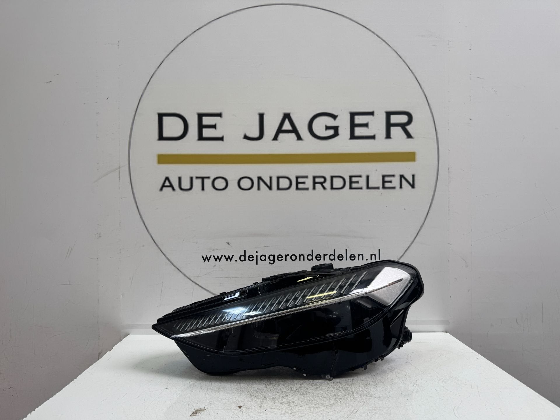 AUDI A5 B10 VOL LED KOPLAMP COMPLEET LINKS 8BD941033 2024-, Gebruikt, AUDI AG, Auto-Union-Strasse 1
85045  Ingolstadt, DE, Audi