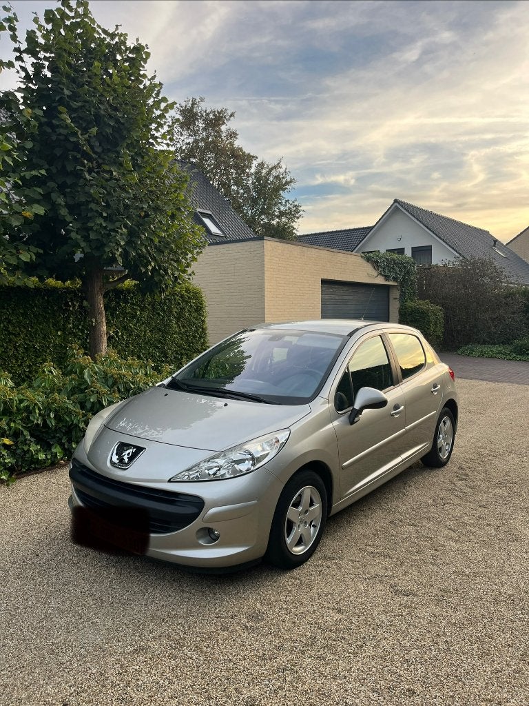 Auto Peugeot 207 Benzine 1.4, Auto's, Beige, 5 zetels, Particulier, Onderhoudsboekje