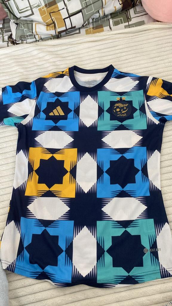 Maillot Algérie edition zelige taille M, Enfants & Bébés, Vêtements enfant | Autre, Enlèvement ou Envoi, Comme neuf