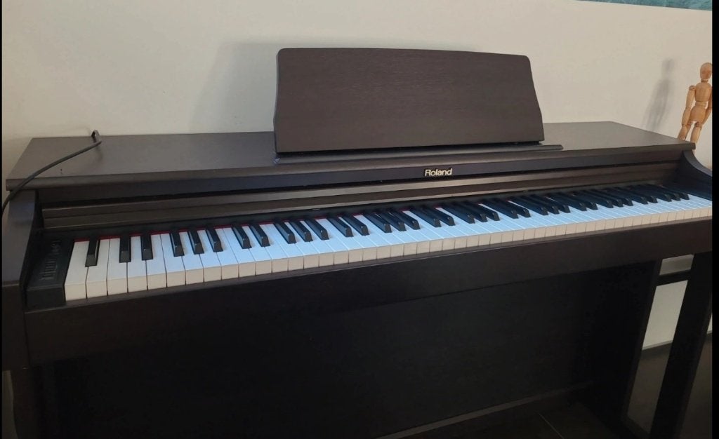 Piano numerique Roland HP201, Enlèvement, Comme neuf, Brun, Piano
