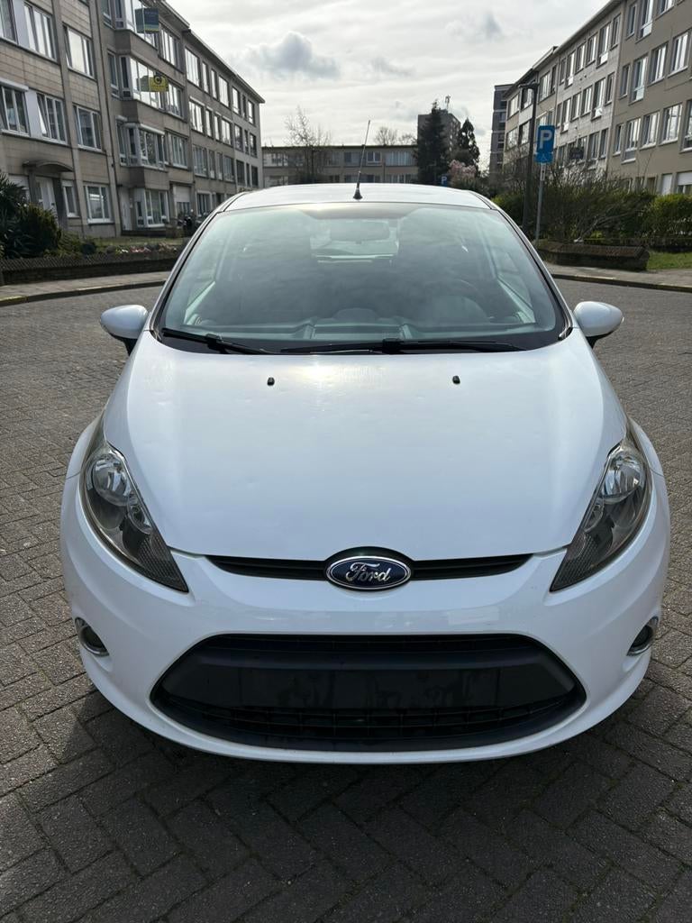 Ford Fiesta 1.2 Benzine.  130.000 km. Airco, Auto's, Euro 5, Zwart, 4 cilinders, Wit