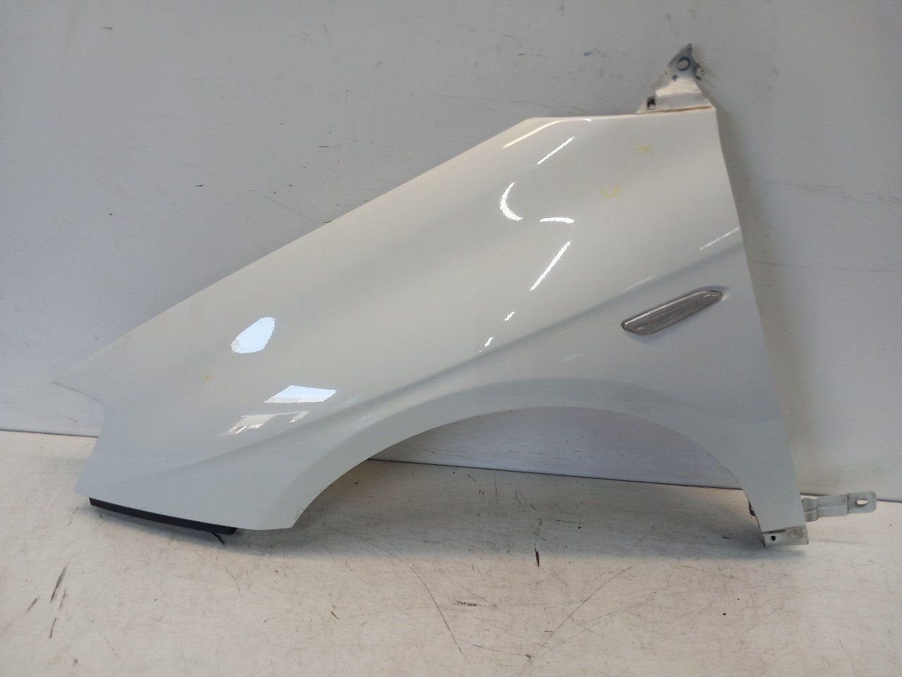 Spatbord links voor Lancia Delta, Autos : Pièces & Accessoires, Onderdelen@venauto.nl, Van der Ven Autorecycling B.V., Ettenseweg 76, 4706 PB Roosendaal, The Netherlands