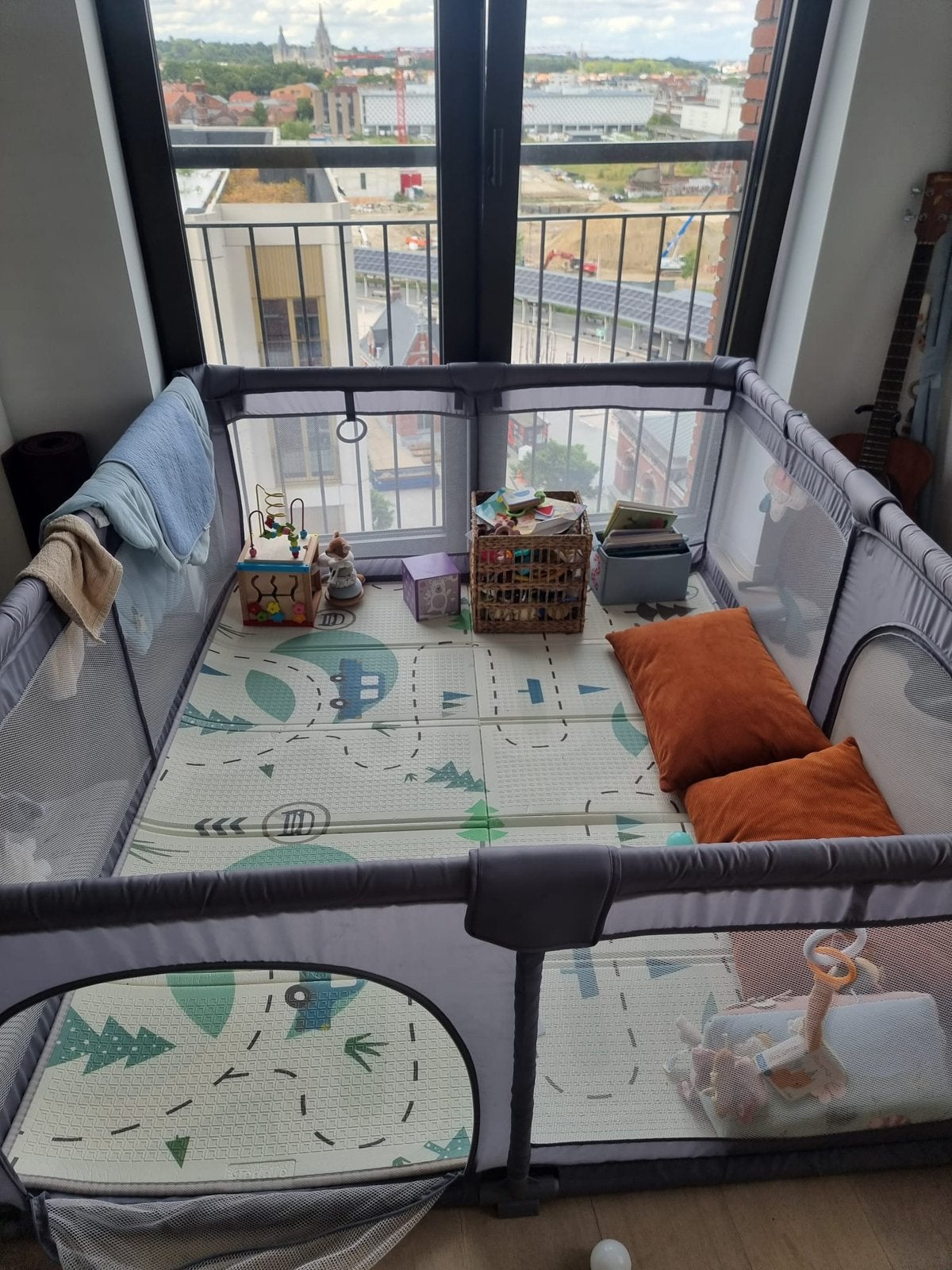Playbox pour bébé avec tapis de jeu 180x150, Enfants & Bébés, Parcs, Utilisé, Rectangulaire, Tapis de parc, Enlèvement