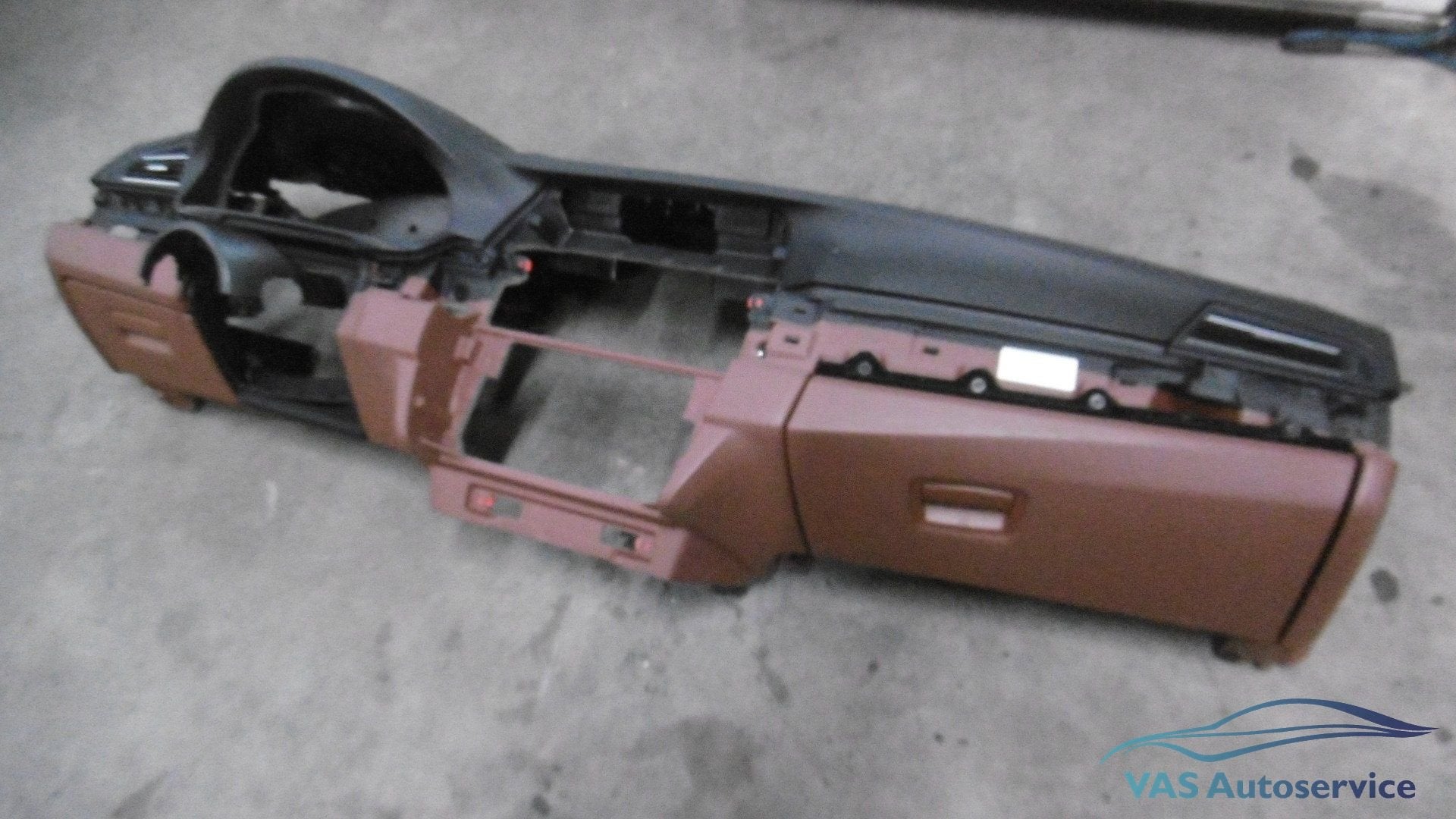 Dashboard BMW 5-serie F10-F11. zwart / bruin, Ophalen, Gebruikt, -, -