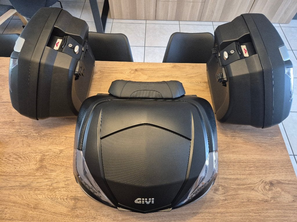 Givi V37 Zijkoffers & Maxia 4 Topkoffer (dezelfde sleutel!), Motoren, Ophalen, Zo goed als nieuw
