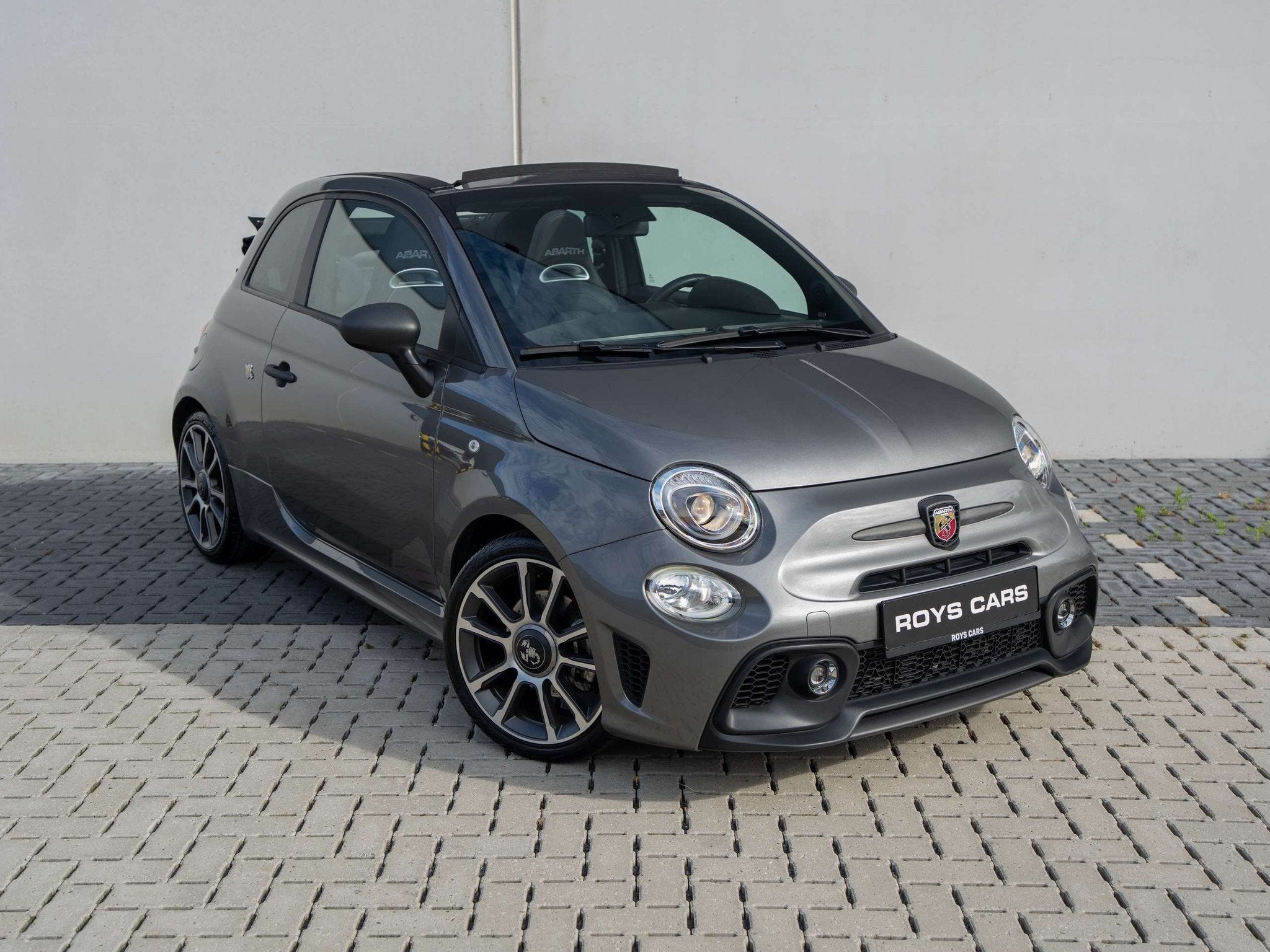 Abarth 595 Turismo 595C NEW CONDITION/BEATS AUDIO/PDC/NAVI/A, Auto's, Abarth, Voorwielaandrijving, 4 zetels, Gebruikt, 4 cilinders