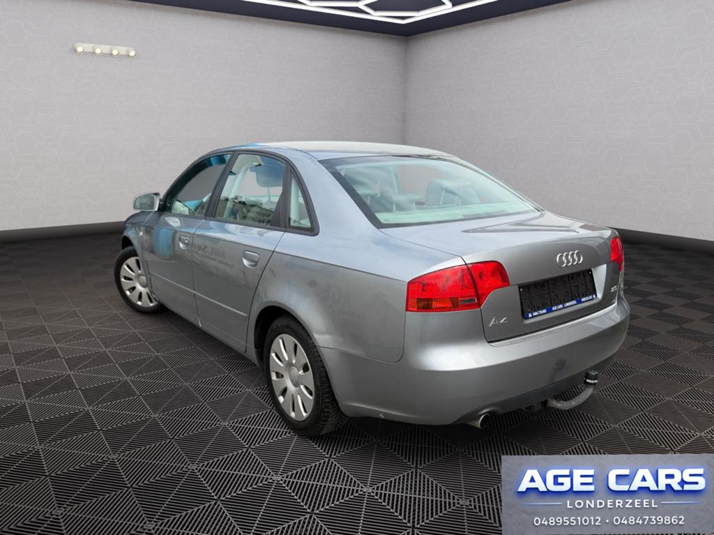 Audi A4 Sedan Automaat Benzine, Automaat, 4 deurs, Stof, 4 cilinders