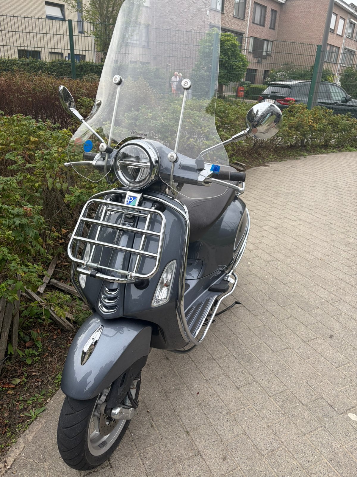 Vespa primavera 2021 | A klasse | begrenzer (55kmph), Fietsen en Brommers, Ophalen, Overige modellen, Klasse A (25 km/u), Zo goed als nieuw