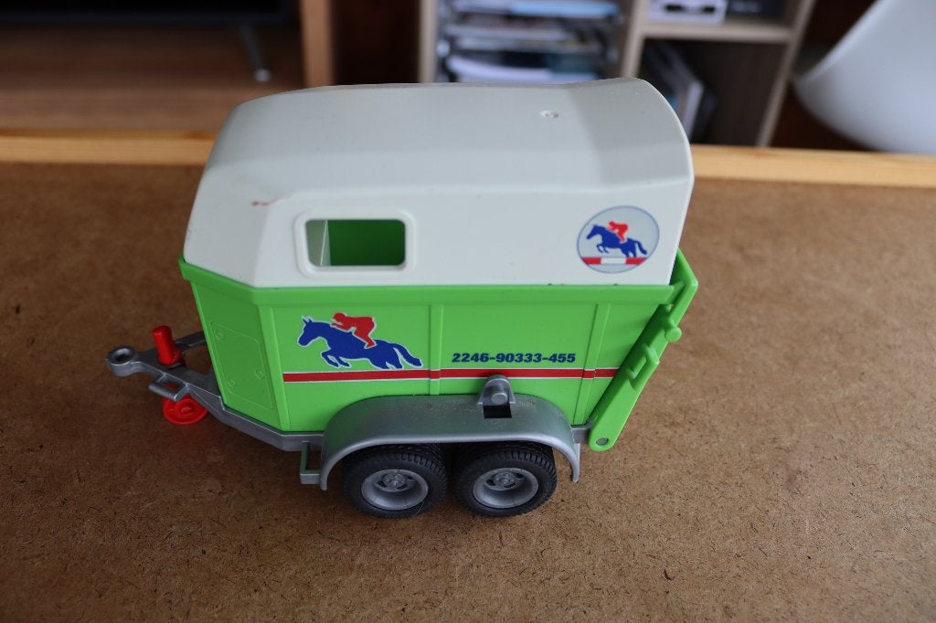 Playmobil - Van à chevaux vert, Enlèvement