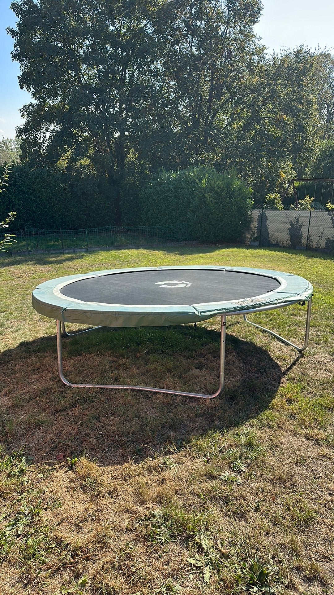 Trampoline avec les barre de secour, Enfants & Bébés, Enlèvement, Utilisé