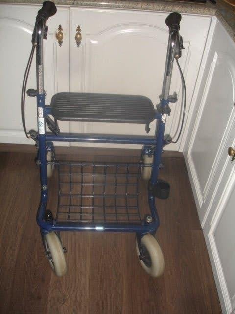 Mooie stevige rollator, bijna niet gebruikt voor € 45, Ophalen, Opvouwbaar, Zo goed als nieuw