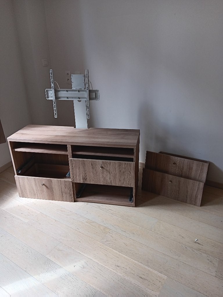 à donner meuble tv avec support Bessta, 25 à 50 cm, Moins de 100 cm, 100 à 150 cm, Enlèvement