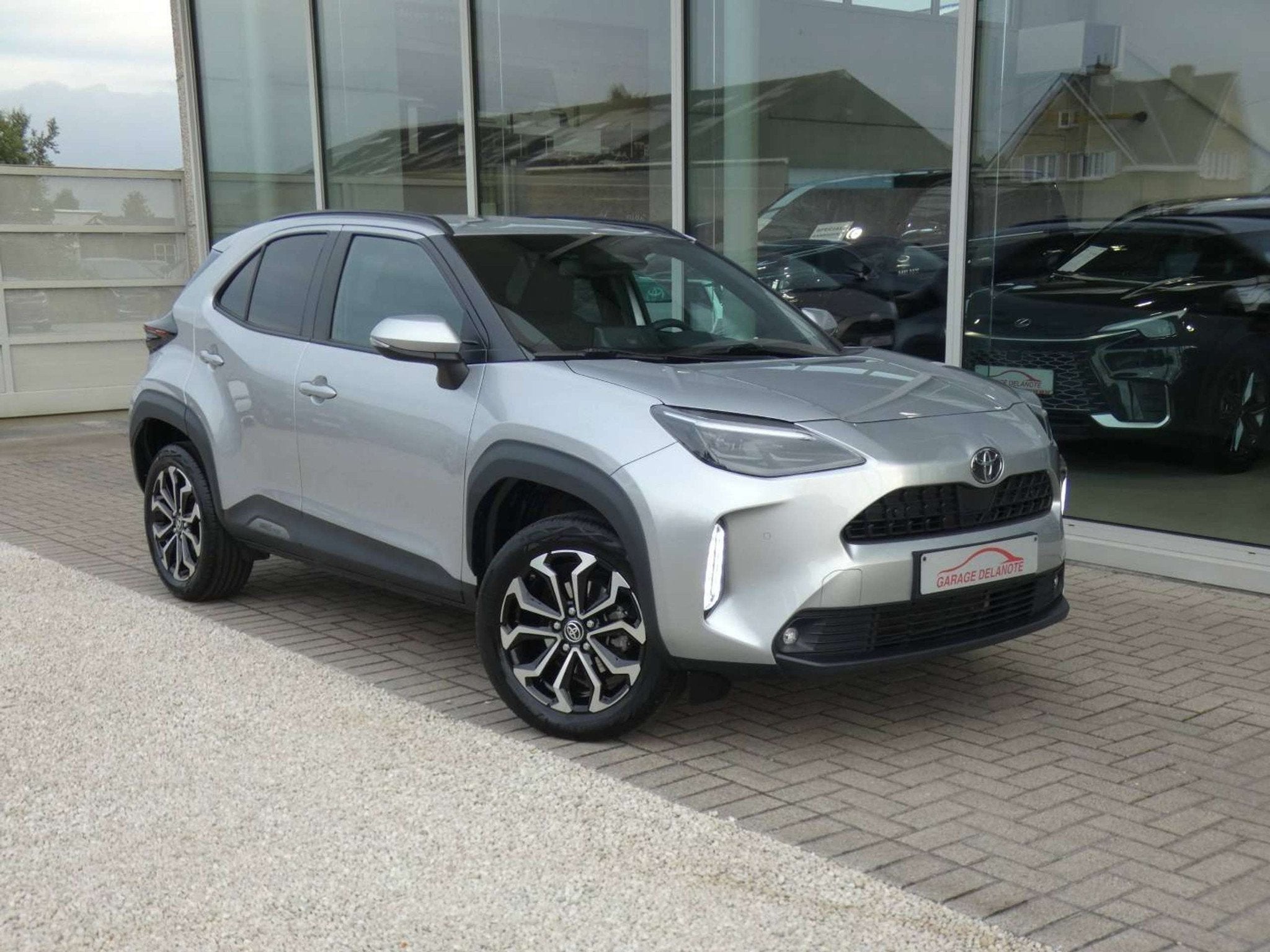 Toyota Yaris Cross Hybrid +Parkeersensoren V&A +Dodehoek +Ze, Auto's, Stof, Gebruikt, Zwart, 1200 kg