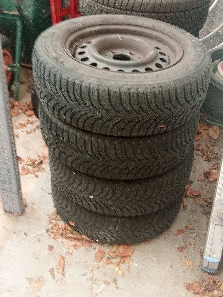 Pneus d'hiver Michelin Alpin sur jante, 195-65-15, 6mm profi, Neuf, 15 pouces, Pneus et Jantes, Pneus hiver