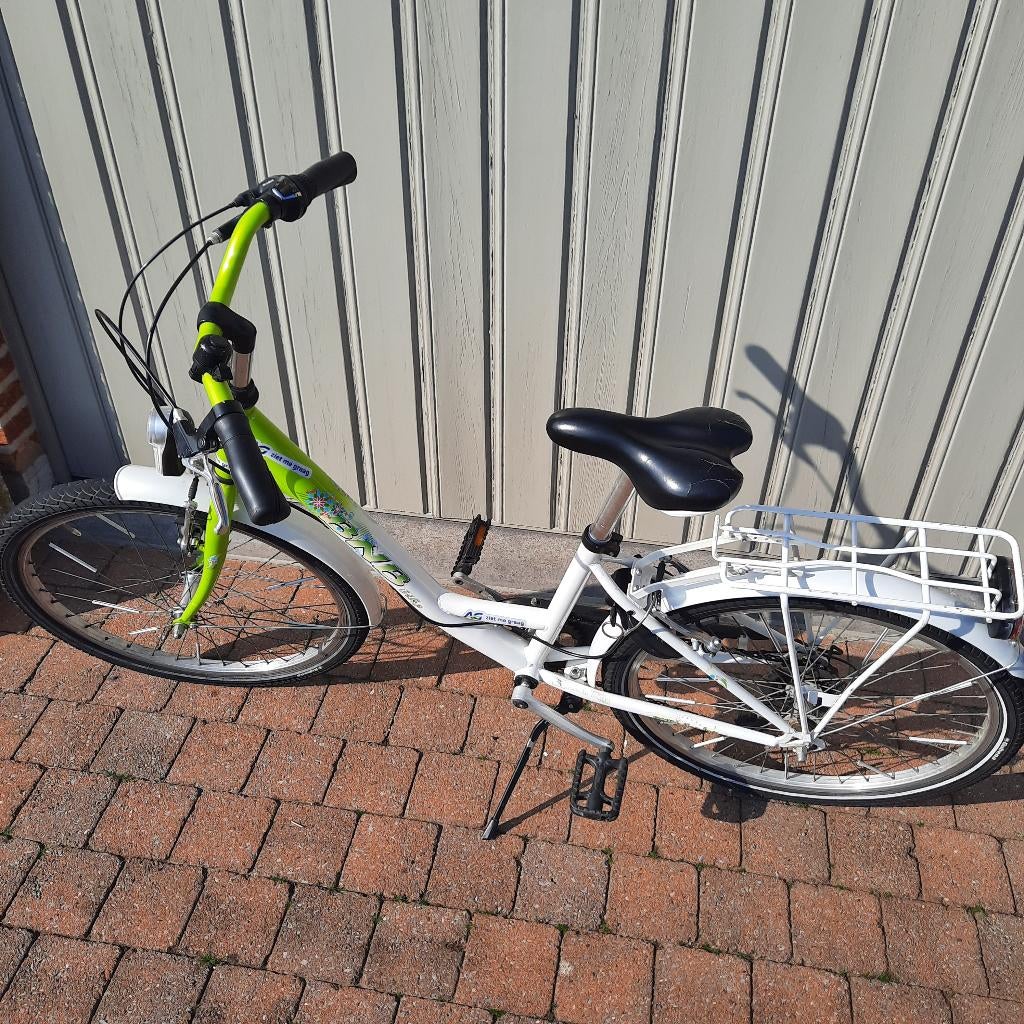 Meisjesfiets 24 inch, Fietsen en Brommers, Ophalen, BNB, Versnellingen, Gebruikt