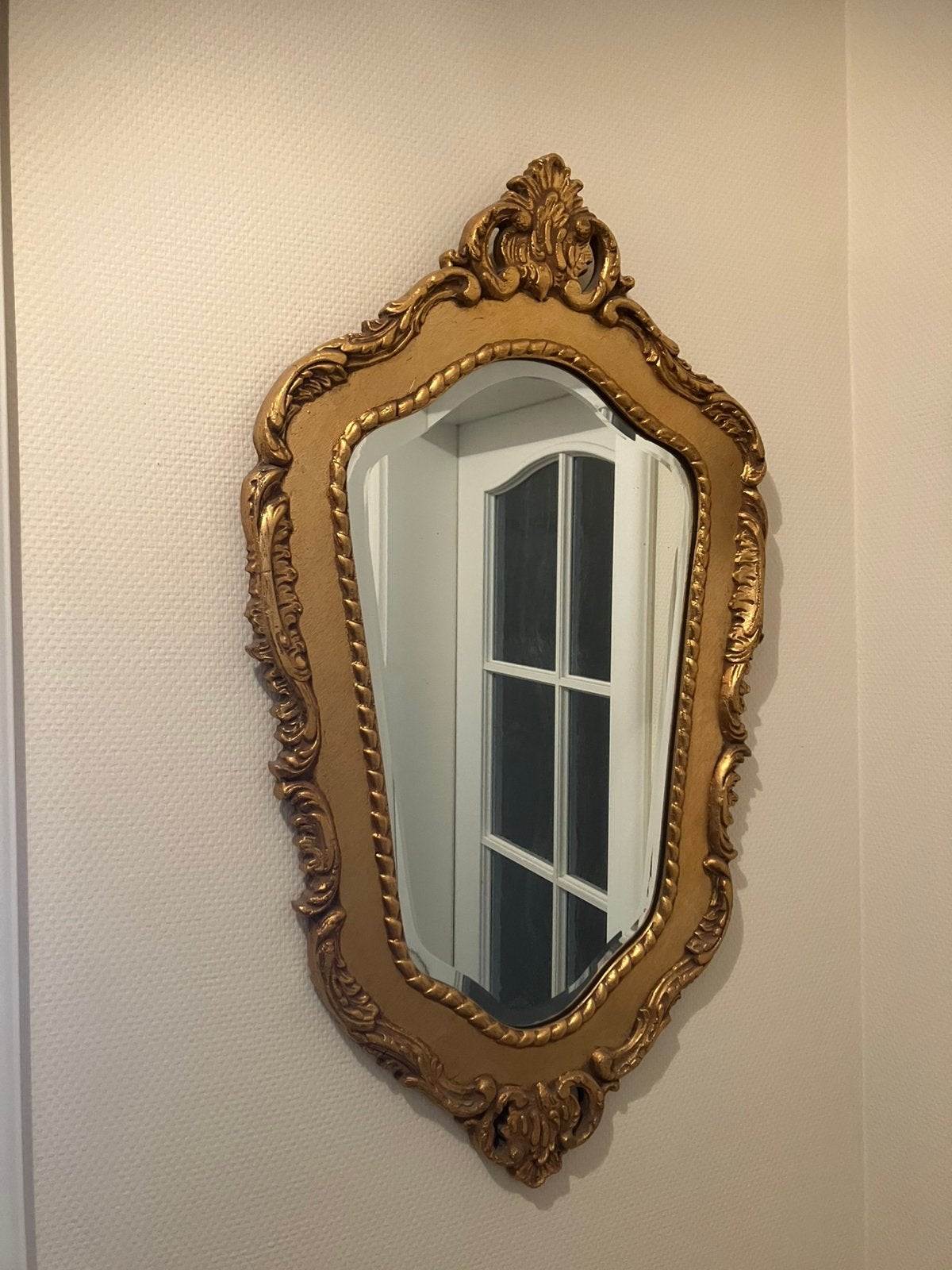 Miroir vintage, Enlèvement
