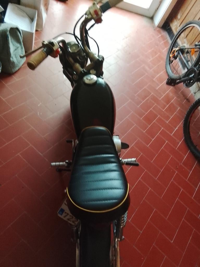 A klasse monkey, Fietsen en Brommers, Ophalen