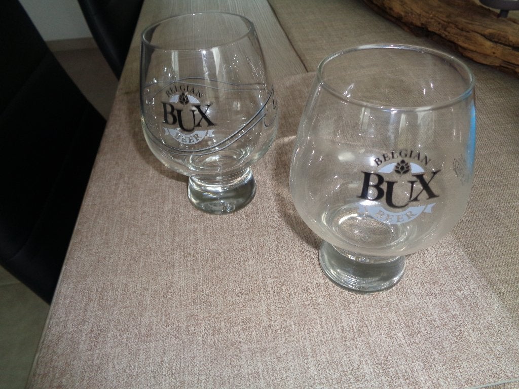 2 mooie bierglazen van BUX, Enlèvement ou Envoi, Comme neuf, Verre à bière