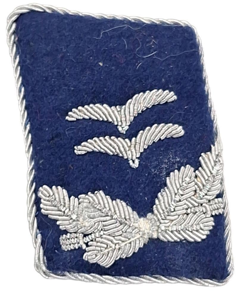 a luftwaffe collar tab for a oberleutnant der sanitästruppen, Verzamelen, Ophalen of Verzenden
