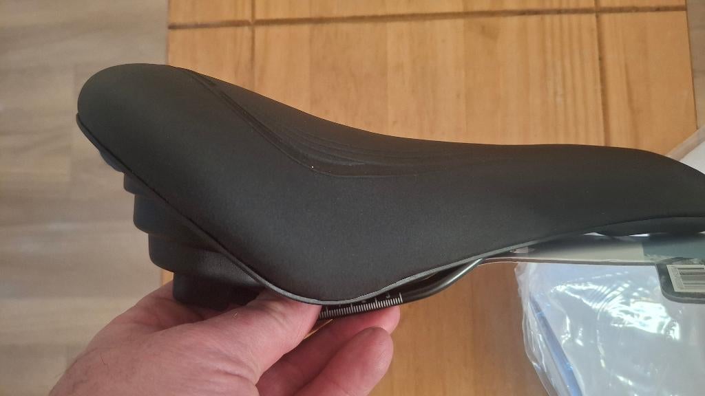 NIEUW goed ergonomisch fietszadel met druk verlagende zone, Fietsen en Brommers, Fietsonderdelen, Ophalen, Nieuw, Zadel, Oxford Sparta Batavus Norta gazelle Granville Sparta cube trek