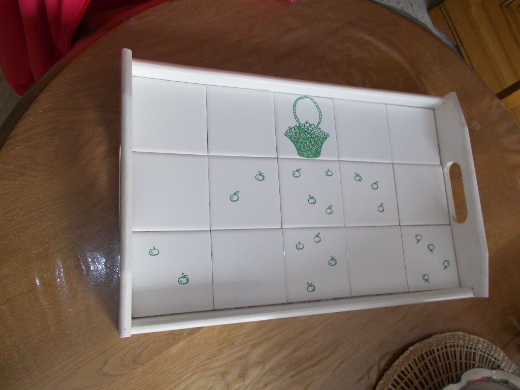 Plateau blanc rectangulaire en bois., Comme neuf, Enlèvement, Avec poignées, Rectangulaire