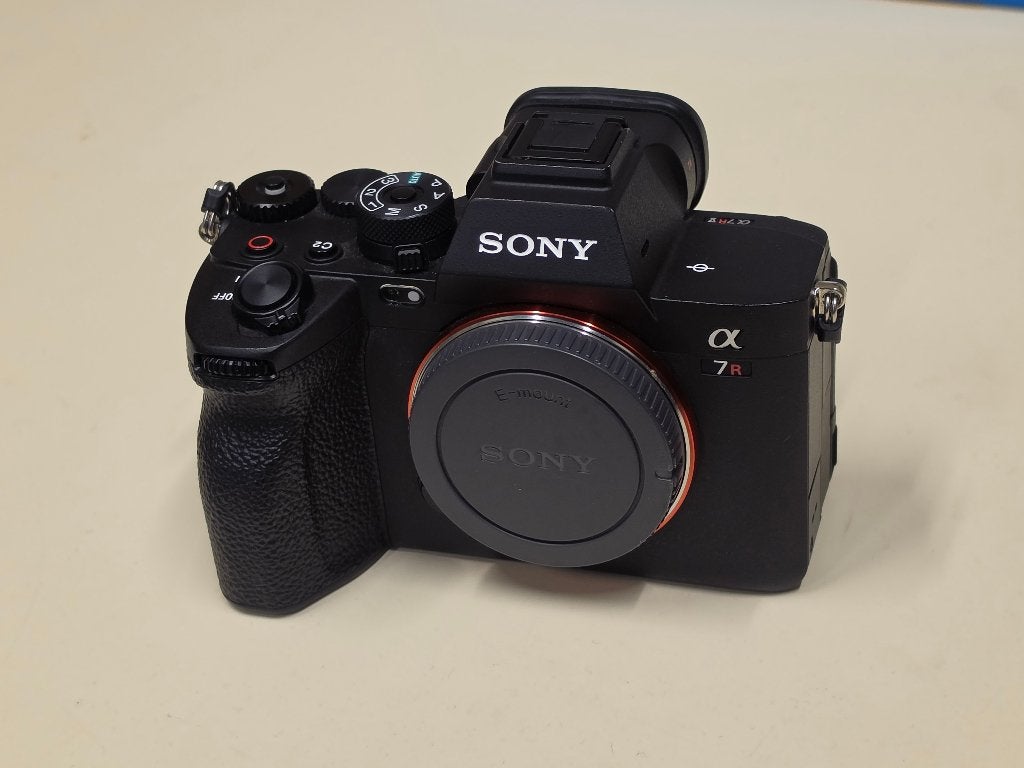 Sony A7R V Body (61 MP)  < 5.000 Clicks!, Audio, Tv en Foto, Fotocamera's Digitaal, Ophalen, Sony, Systeemcamera, Lensdop