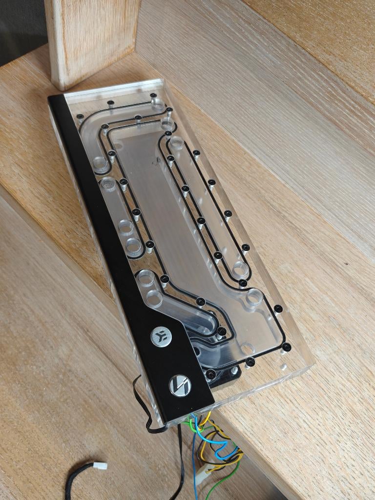 Ekwb distro block Lian Li dynamic, Informatique & Logiciels, Barebones, Comme neuf, Enlèvement