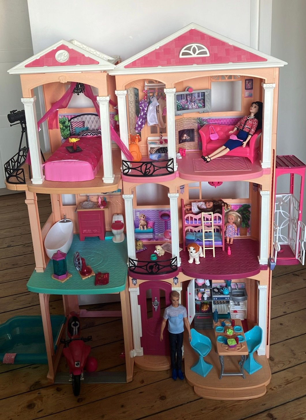 Maison de Barbie avec poupées, accessoires et objets en plus, Enlèvement, Utilisé, Maison de poupées
