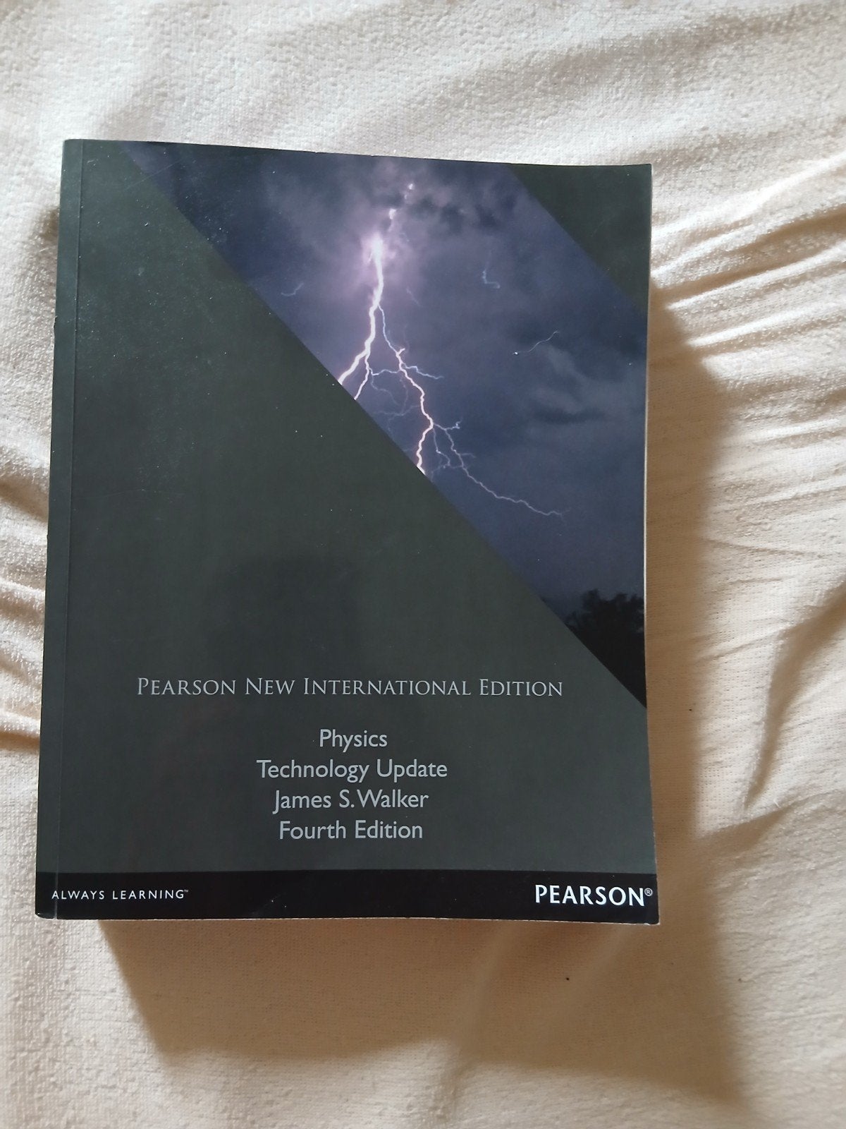 Livre de physique Pearson, Enlèvement