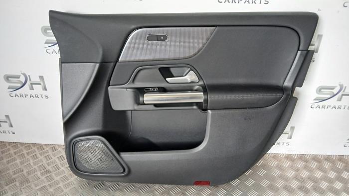 Portierbekleding 4Deurs rechts-voor van een Mercedes GLA, Gebruikt, -, Ophalen of Verzenden, -