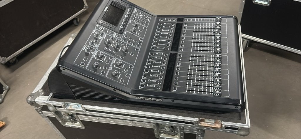midas m32r, Muziek en Instrumenten, Ophalen, Zo goed als nieuw, 20 kanalen of meer, Microfooningang