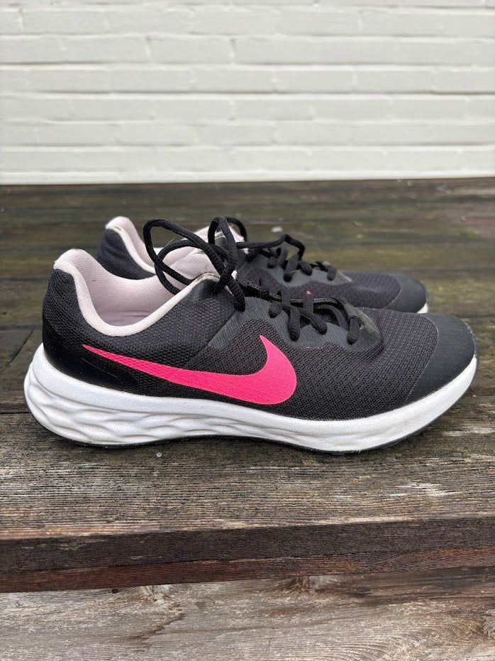 NIKE REVOLUTION 6, Vêtements | Femmes, Enlèvement ou Envoi, Comme neuf, Noir, Chaussures de sports